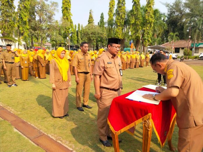 Helldy Lantik Pejabat